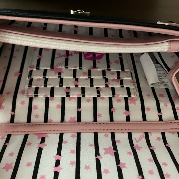 Betsey Johnson Pink and Black Peek a Boo Cat Wristlet Crossbody with Cat Mug - Picture 9 of 13